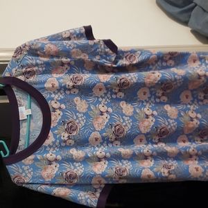 LuLaRoe Liv Tshirt